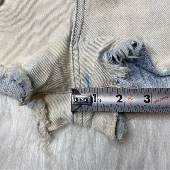 Pacsun Ombré High Rise Distressed Raw Hem Jean Shorts Size 29 - Picture 9 of 9